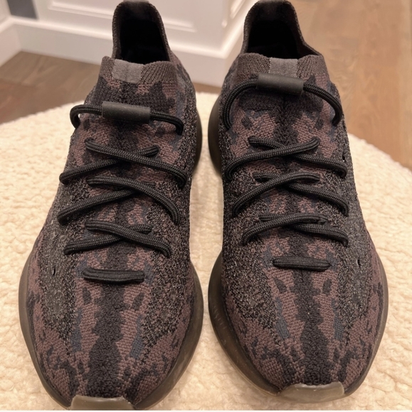 adidas Yeezy Boost 380 Onyx - Picture 3 of 4